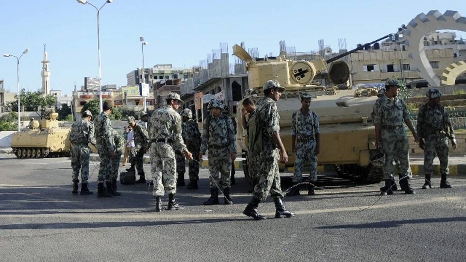 Sinai, 25 poliziotti uccisi in imboscata Sinai, 25 poliziotti uccisi in imboscata