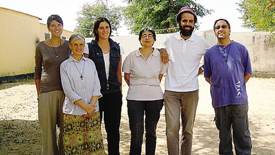 Missionari in Camerun «Non ce ne andiamo qui c’è bisogno di noi» Missionari in Camerun «Non ce ne andiamo qui c’è bisogno di noi»