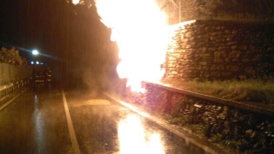 Gera, fulmine blocca la strada Donna partorisce in auto Gera, fulmine blocca la strada Donna partorisce in auto