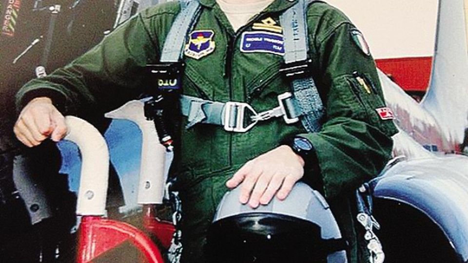 Michele e il sogno di volare È uno dei “top gun” italiani Michele e il sogno di volare È uno dei “top gun” italiani
