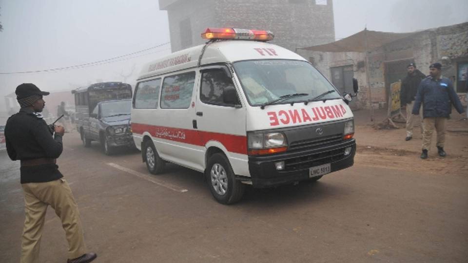 Pakistan: scontro camion-bus, 57 morti Pakistan: scontro camion-bus, 57 morti