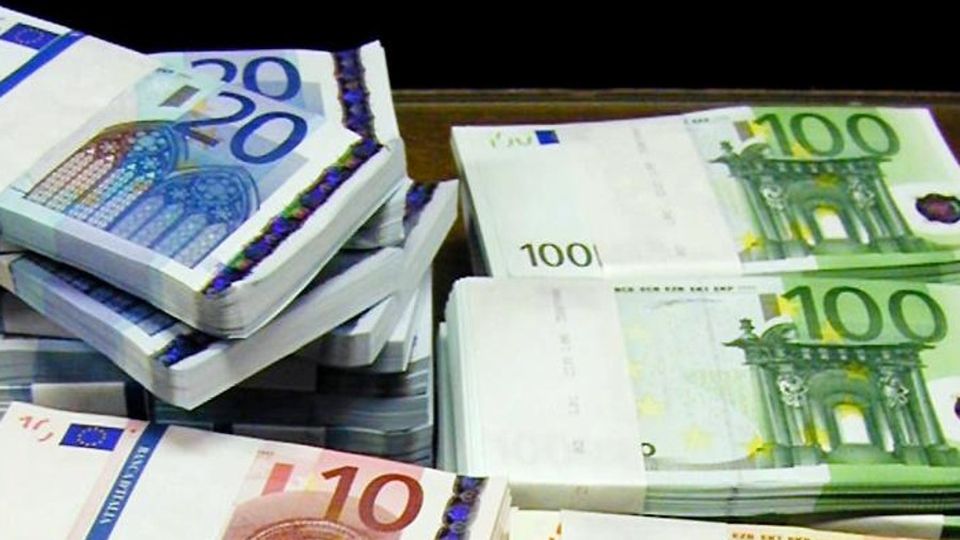 Nella notte l’euro al minimo storico sul franco Nella notte l’euro al minimo storico sul franco