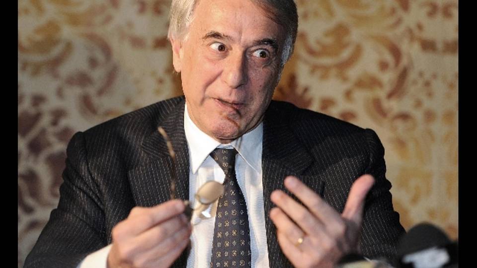 Pisapia indagato trascrizione nozze gay Pisapia indagato trascrizione nozze gay