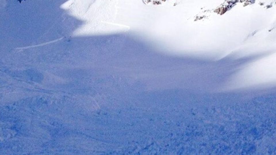 Livigno, si è staccata una nuova valanga,a strada del Gallo invasa dalla neve Livigno, si è staccata una nuova valanga,a strada del Gallo invasa dalla neve