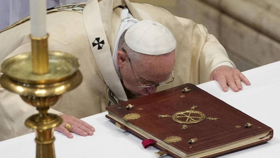 Papa: per amare non servono yoga o zen Papa: per amare non servono yoga o zen