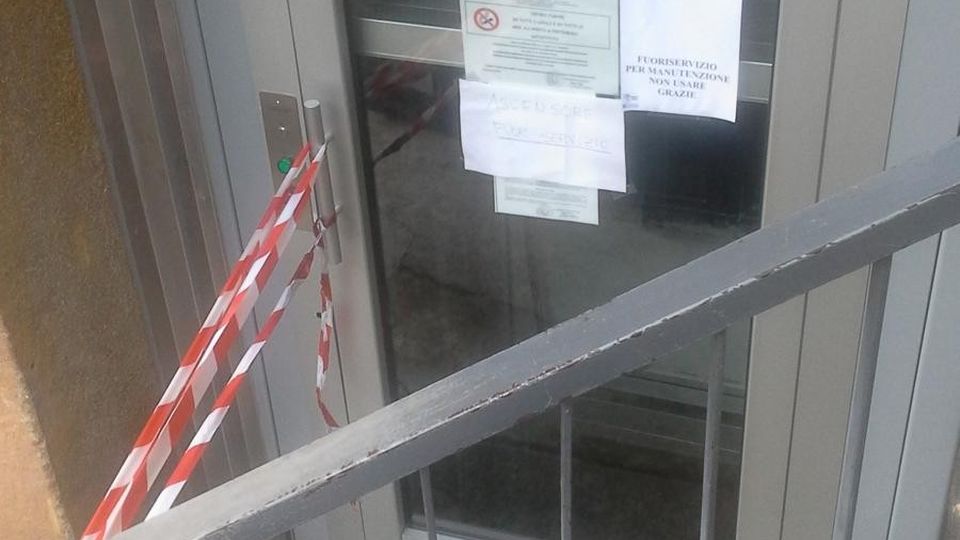 Grosio, intrappolati nell’ascensore della scuola alle 10 di sera Grosio, intrappolati nell’ascensore della scuola alle 10 di sera