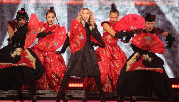 Madonna conferma tour, omaggio a Parigi