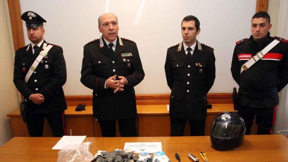 Rubavano nelle case. Arrestati tre ladri, si cercano i complici Rubavano nelle case. Arrestati tre ladri, si cercano i complici