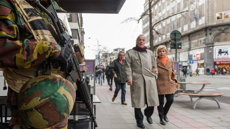 Bruxelles: caccia a 2 uomini con bomba Bruxelles: caccia a 2 uomini con bomba