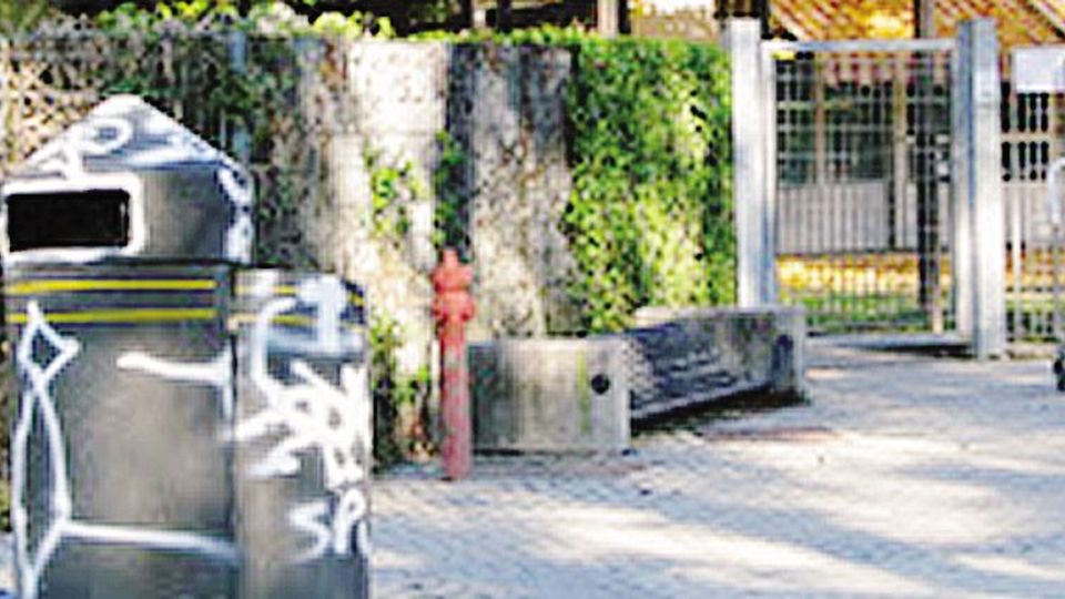 Sporcizia abbandonata e vandalismi L’altro modo di festeggiare Halloween Sporcizia abbandonata e vandalismi L’altro modo di festeggiare Halloween