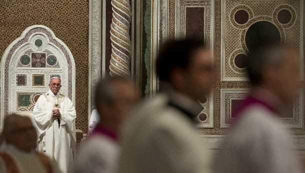 Papa: episcopato non è onore ma servizio