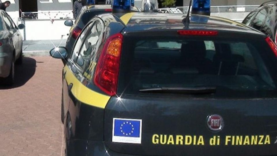 Da un capannone all’altro per fuggire al fisco: scoperti Da un capannone all’altro per fuggire al fisco: scoperti