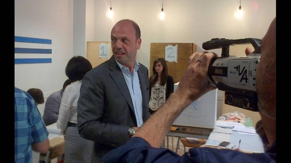 Alfano, non ricatto ma Italicum cambi Alfano, non ricatto ma Italicum cambi