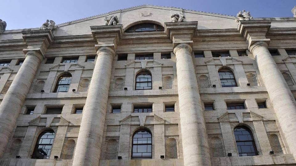 Borsa Milano chiude in rialzo, +0,35% Borsa Milano chiude in rialzo, +0,35%