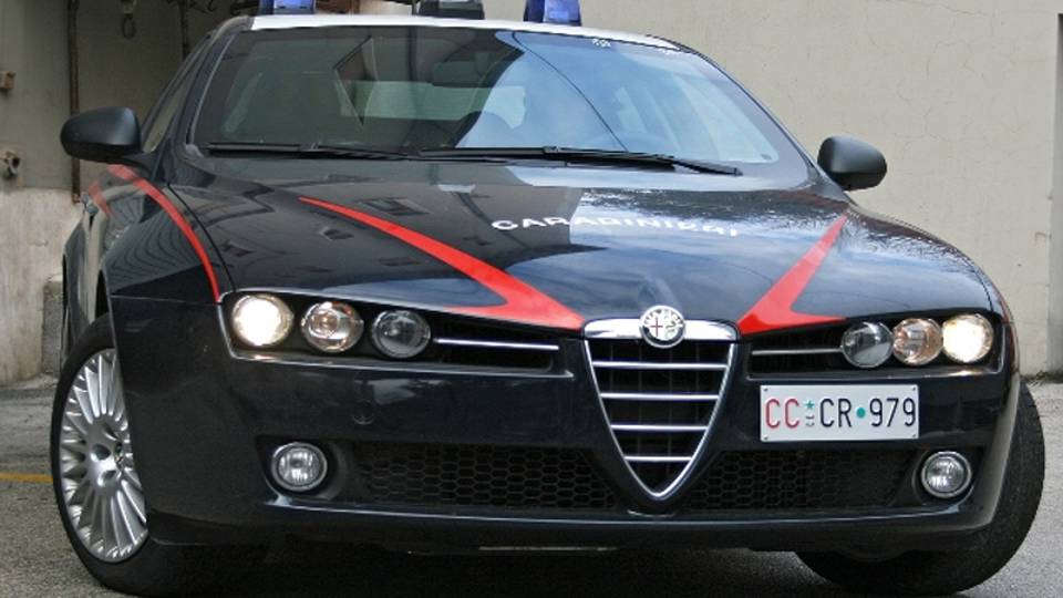 Trovati due cadaveri in strada a Roma Trovati due cadaveri in strada a Roma