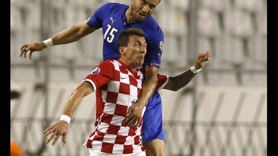 Azzurri: 6 mesi di stop per De Silvestri Azzurri: 6 mesi di stop per De Silvestri