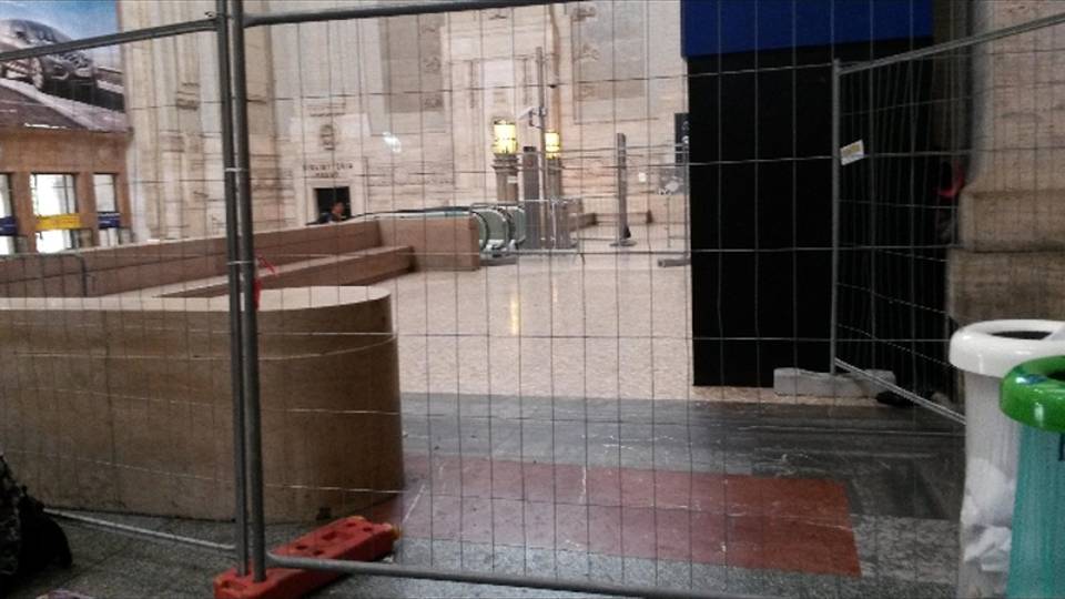 Profughi allontanati da Stazione Milano Profughi allontanati da Stazione Milano