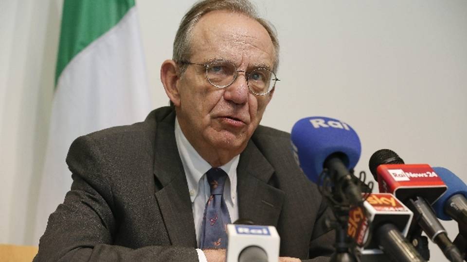 Grecia: domani informativa di Padoan Grecia: domani informativa di Padoan