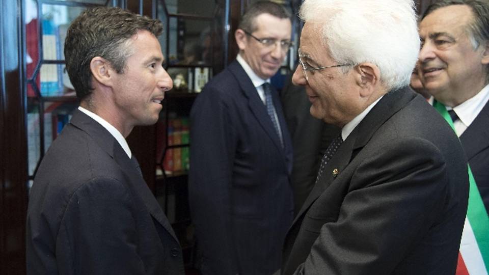 Mattarella abbraccia figlio Borsellino Mattarella abbraccia figlio Borsellino