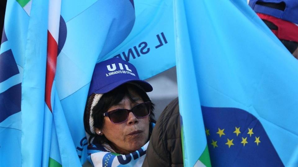 Crisi: Uil, verso 1mln beneficiari cig Crisi: Uil, verso 1mln beneficiari cig