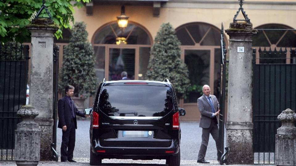 Milan: Berlusconi-Bee verso l'accordo Milan: Berlusconi-Bee verso l'accordo