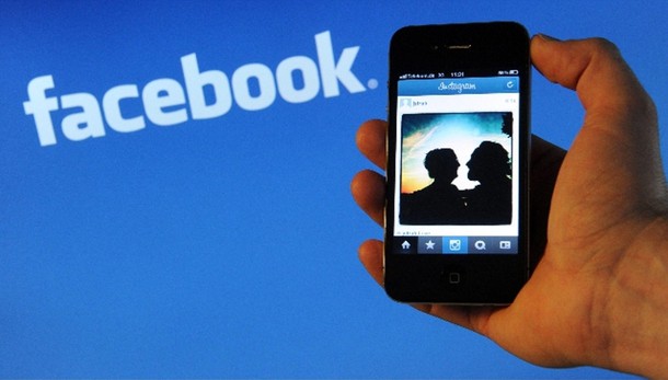 Madre ritrova figlio 15 anni dopo su Fb
