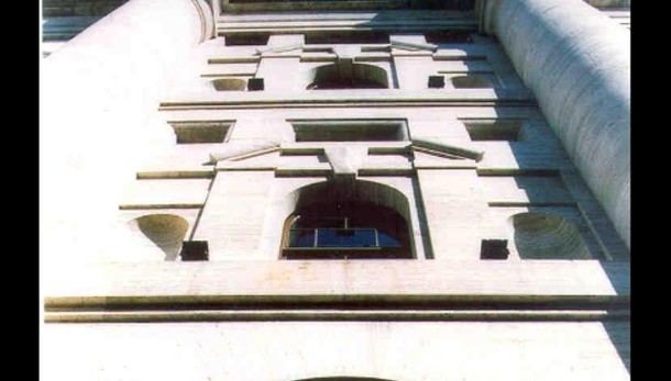 Borsa: Milano apre in deciso calo, -2,9%