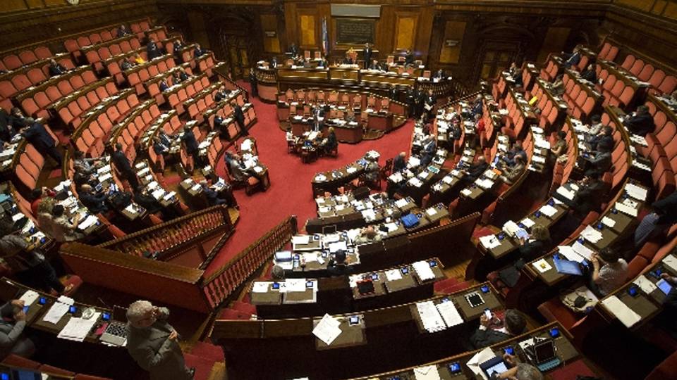 No urgenza su legge per referendum euro No urgenza su legge per referendum euro
