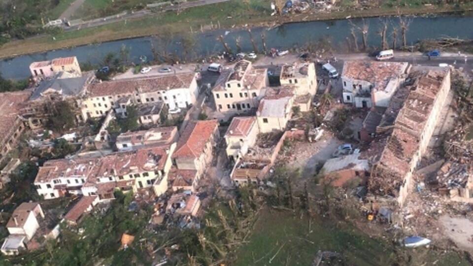 Tromba d'aria Veneto:1 morto e 72 feriti Tromba d'aria Veneto:1 morto e 72 feriti