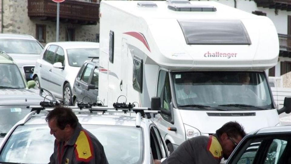 Livigno è piena di camperisti Il Comune concede 50 posti in più Livigno è piena di camperisti Il Comune concede 50 posti in più