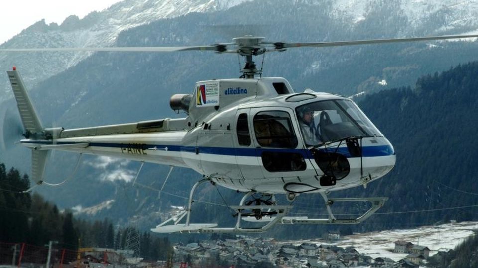 Si cerca un elicottero scomparso nei cieli della Valtellina Si cerca un elicottero scomparso nei cieli della Valtellina