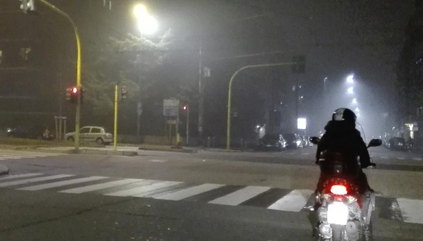 Smog: migliora a Milano, pioggia a Roma