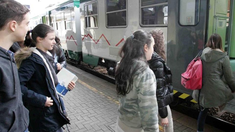 Treni più veloci, ma solo tra sei anni Treni più veloci, ma solo tra sei anni