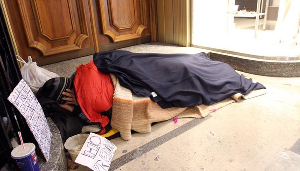 Clochard morto, forse ucciso dal freddo