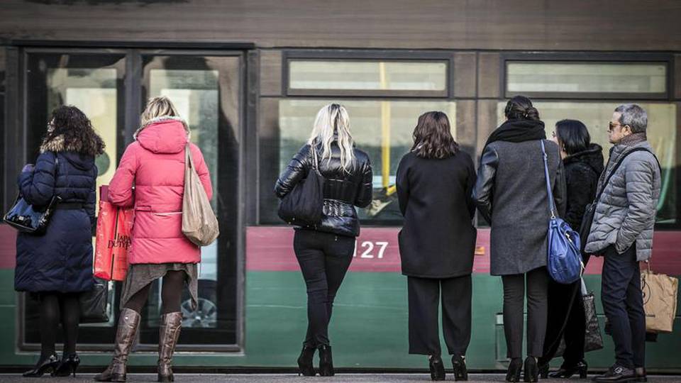 Fumo in galleria, ferma metro A a Roma Fumo in galleria, ferma metro A a Roma