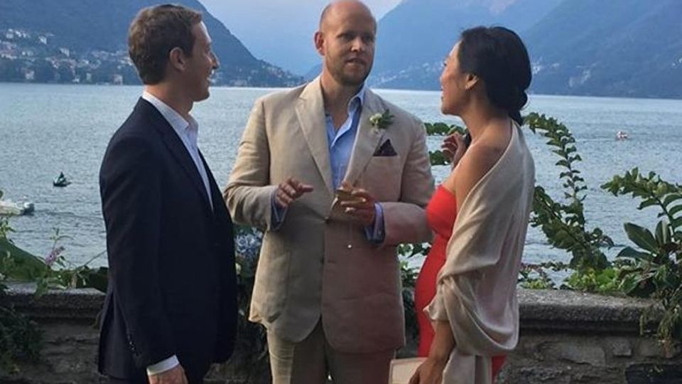 Zuckerberg sul lago per le nozze Ma avvicinarsi è impossibile Zuckerberg sul lago per le nozze Ma avvicinarsi è impossibile