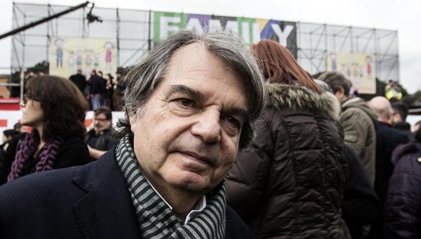 Banche: Fi, ma Renzi vuole commissione?