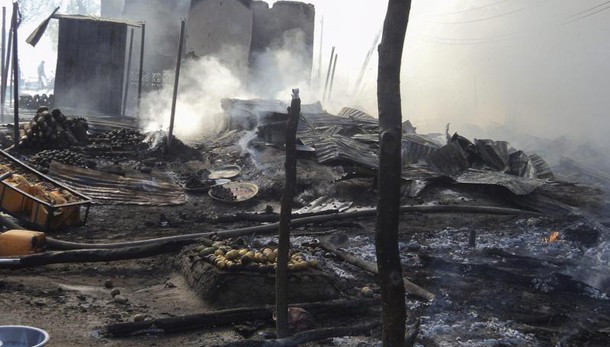 Renzi in Nigeria,distruggiamo terrorismi