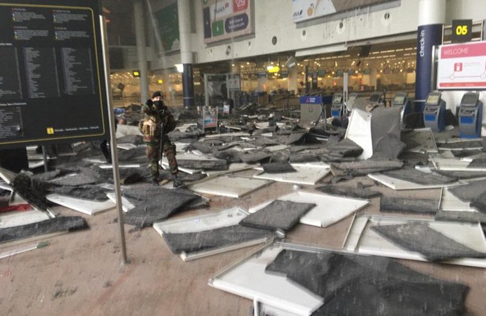La devastazione all’interno dell’aeroporto