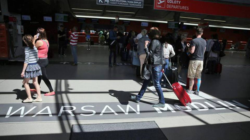 Rientrato allarme all'aeroporto Varsavia Rientrato allarme all'aeroporto Varsavia