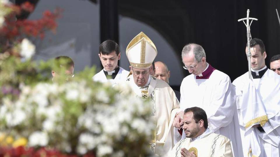 Papa prega per Ucraina e lancia colletta Papa prega per Ucraina e lancia colletta