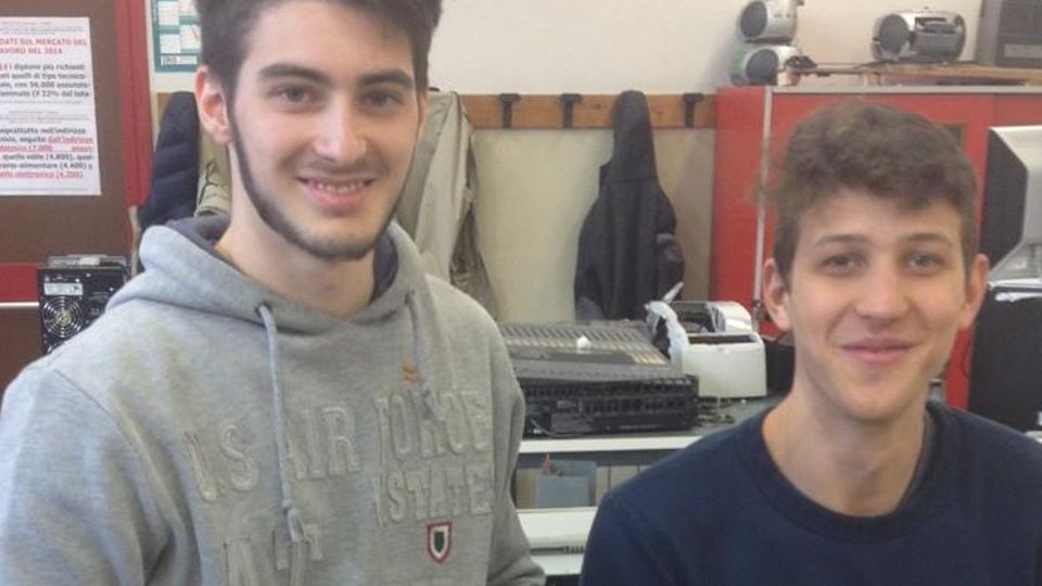A tagliare l’erba ci pensa “Enea Reaper” Il robot-tesina di due aspiranti periti A tagliare l’erba ci pensa “Enea Reaper” Il robot-tesina di due aspiranti periti