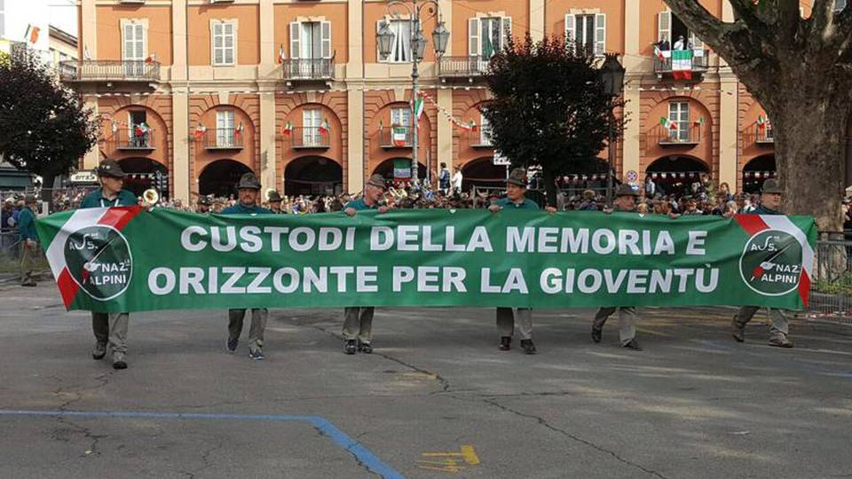 Alpini sfilano ad Asti per la Adunata Alpini sfilano ad Asti per la Adunata