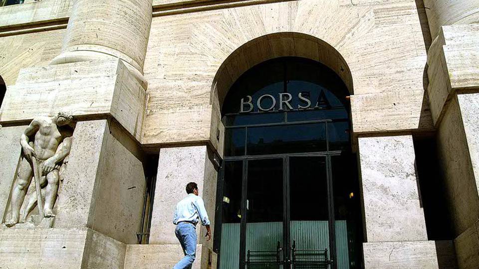 Borsa: Milano chiude in rialzo, +1,23% Borsa: Milano chiude in rialzo, +1,23%