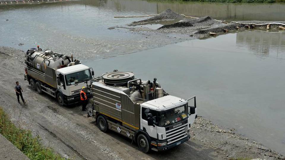 Nuovo sversamento in torrente Polcevera Nuovo sversamento in torrente Polcevera
