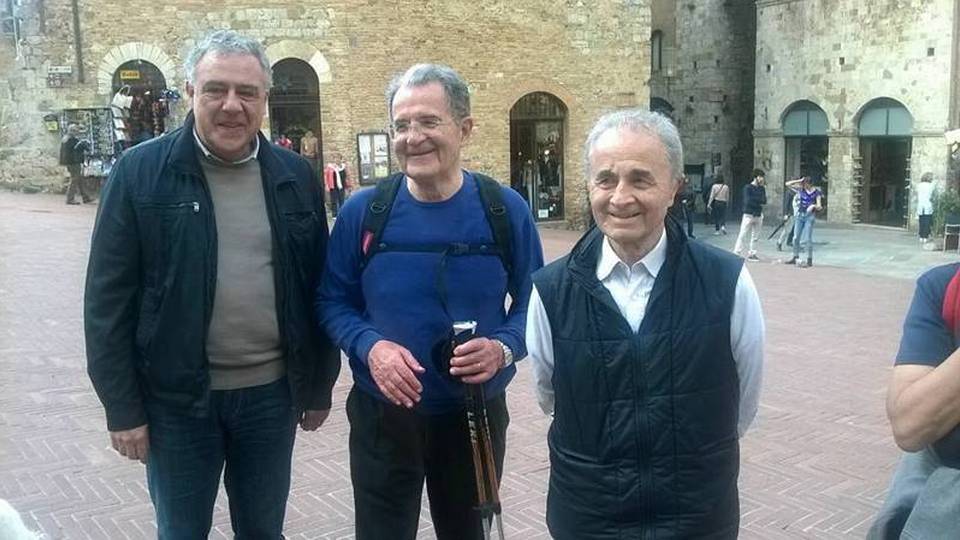 Prodi pellegrino su via Francigena Prodi pellegrino su via Francigena