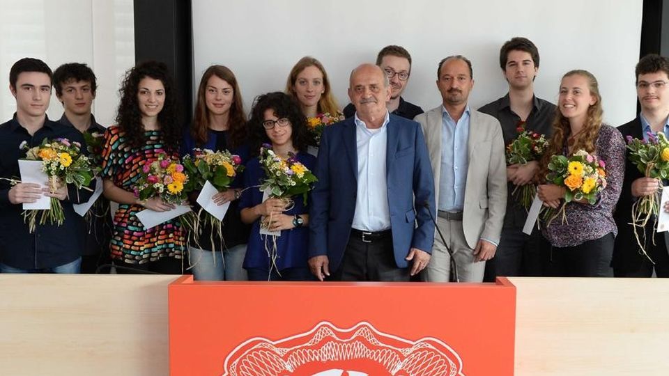 Studenti eccellenti: un futuro luminoso con l’aiuto di Sem Studenti eccellenti: un futuro luminoso con l’aiuto di Sem