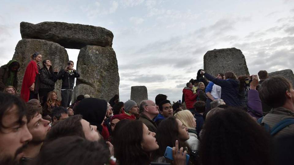 Solstizio d'estate,migliaia a Stonehenge Solstizio d'estate,migliaia a Stonehenge