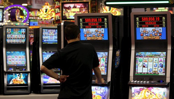 Si oppone a slot, sindaco indagato