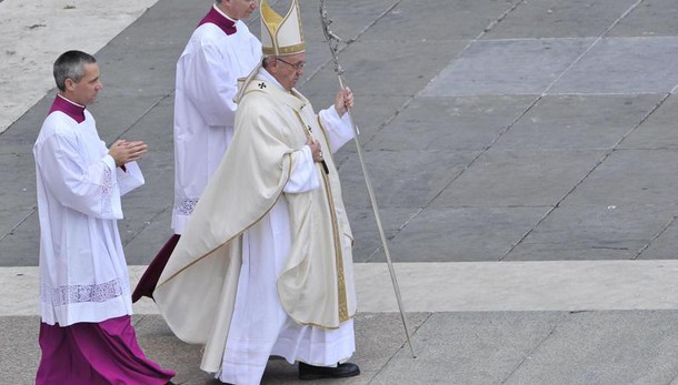 Papa: preghiera batteria dei cristiani